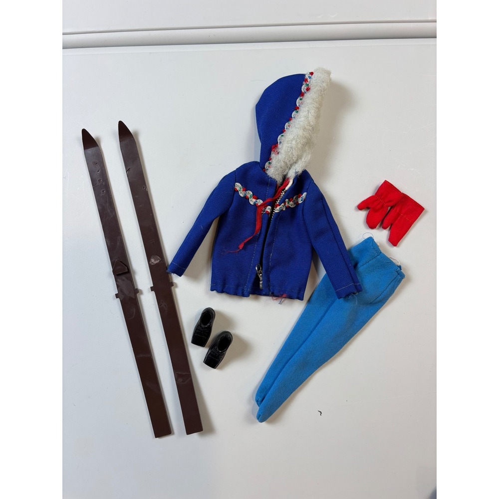 Vintage Barbie Ski Queen #948 Blue Parka Pants Skis Boots Mittens